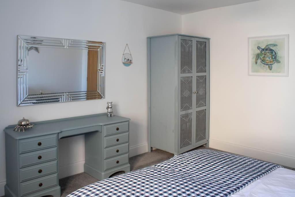 Lovely 2- Bedroom Apartment With Stunning Sea Views Worthing Bagian luar foto
