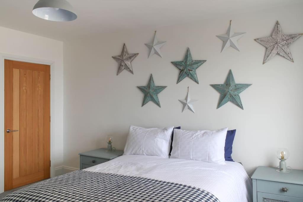 Lovely 2- Bedroom Apartment With Stunning Sea Views Worthing Bagian luar foto