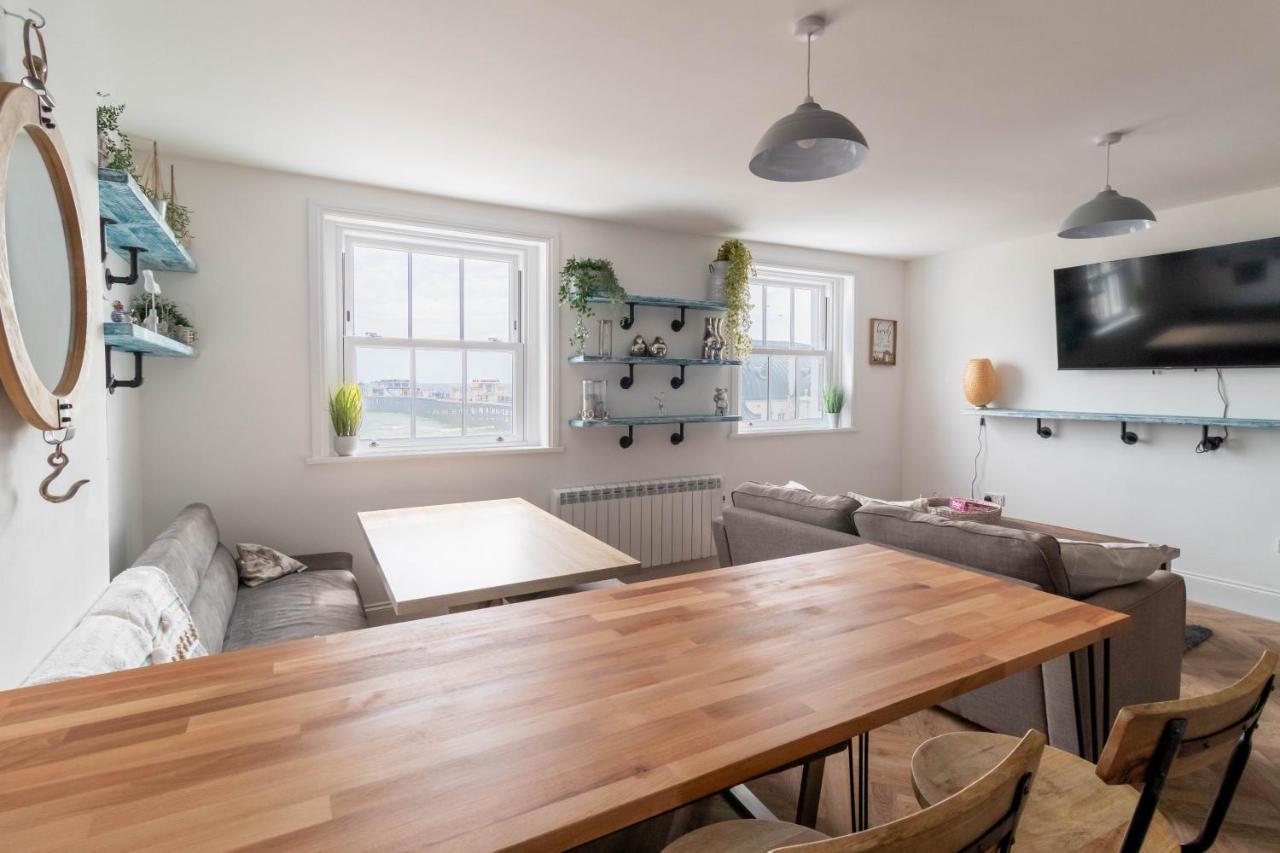 Lovely 2- Bedroom Apartment With Stunning Sea Views Worthing Bagian luar foto