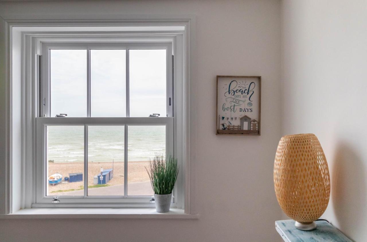 Lovely 2- Bedroom Apartment With Stunning Sea Views Worthing Bagian luar foto
